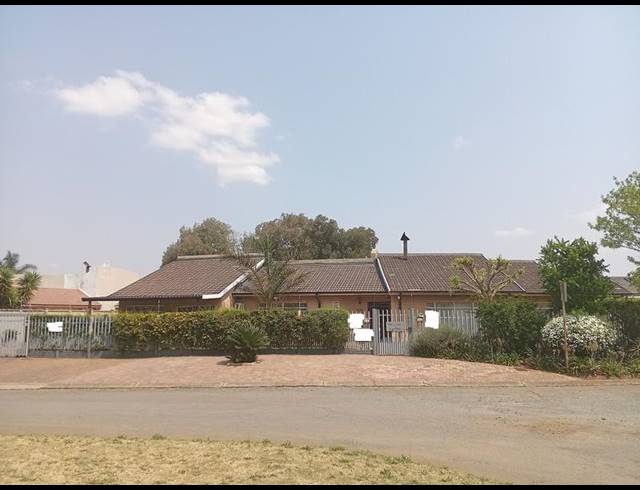 3 BEDROOM HOUSE FOR SALE IN VANDERBIJLPARK SW 5